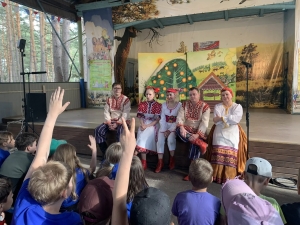 Спектакль для юных зрителей в лагере 